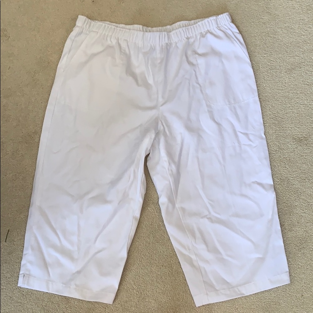 Never been worn white short Capri pants.